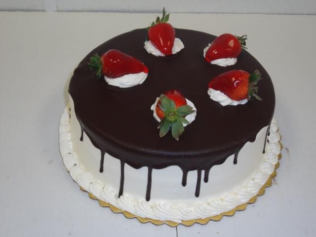 Cake from the La Popular pasteles case