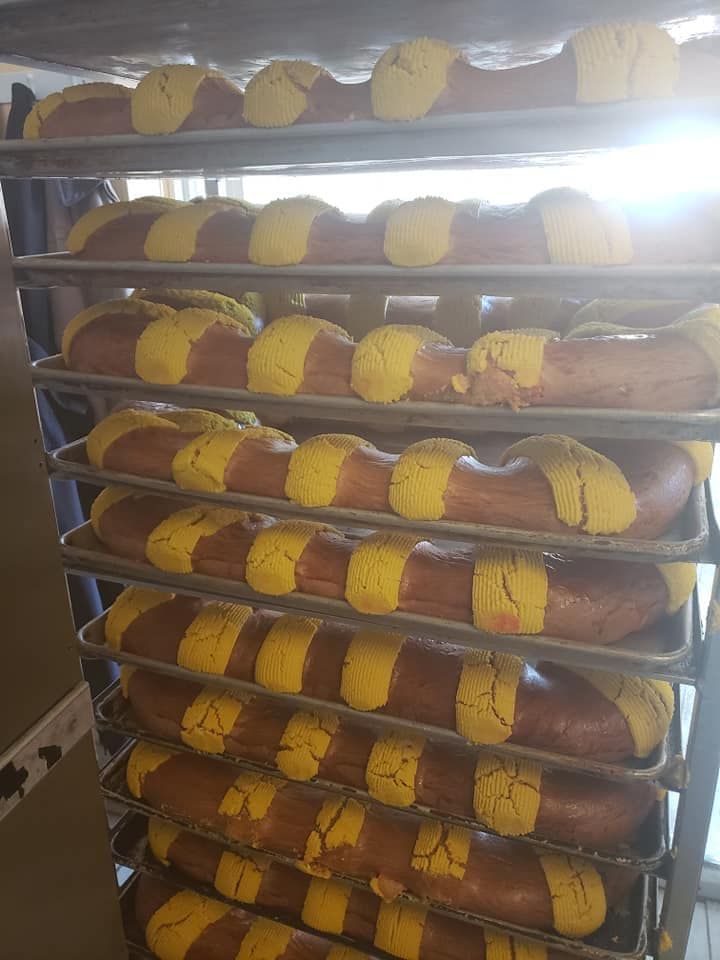 Rosca de reyes on bakery racks at La Popular Panaderia